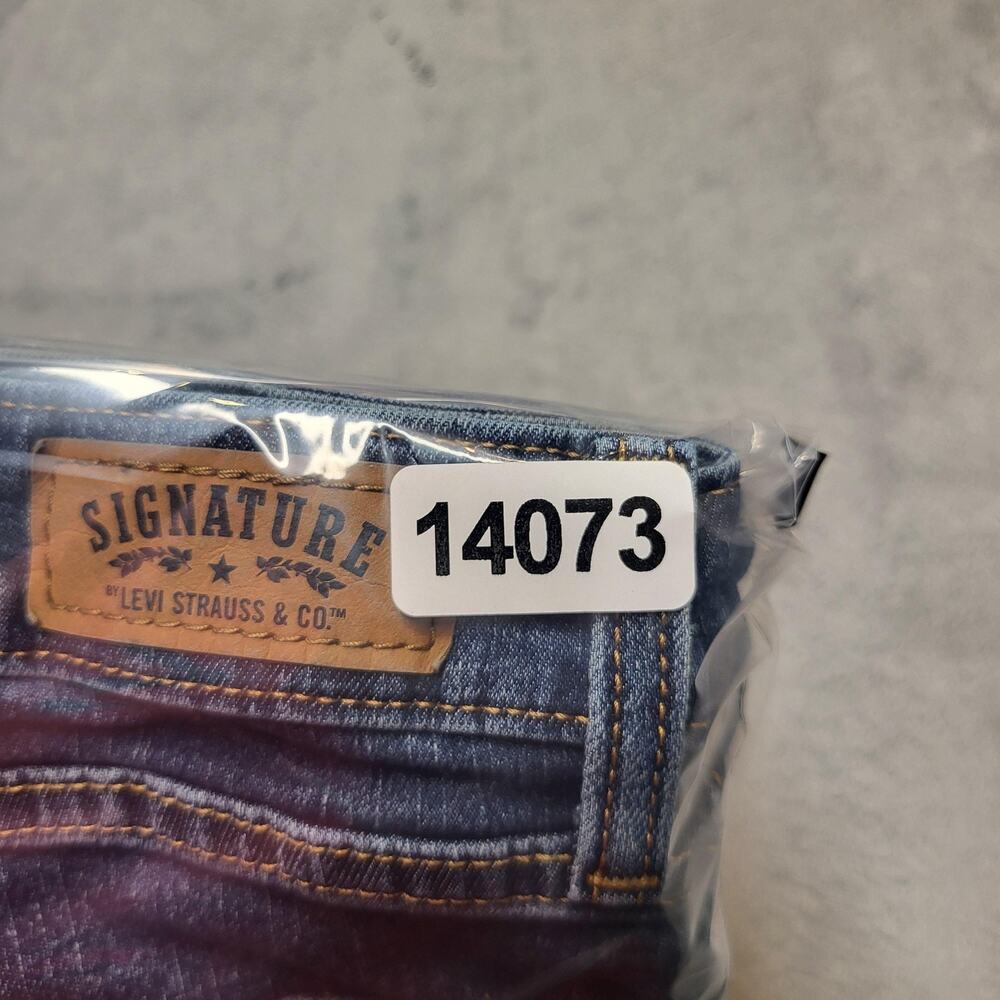 Levis Jeans Womens 10 Blue Medium Wash Modern Bootcut Stretch Denim Pockets - Picture 9 of 9